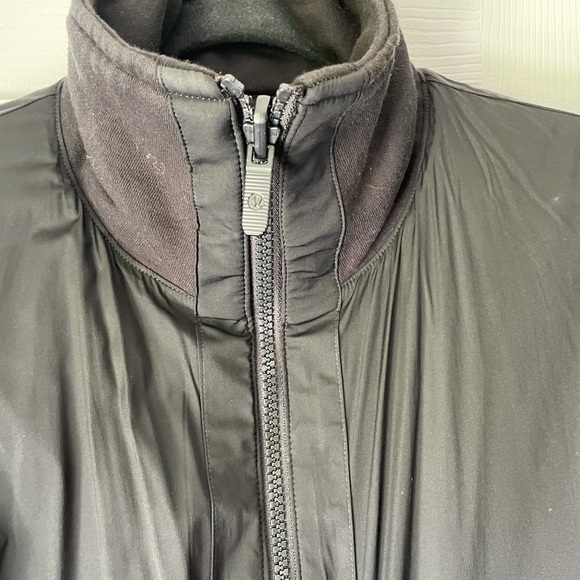 Lululemon bomber - Picture 3 of 8